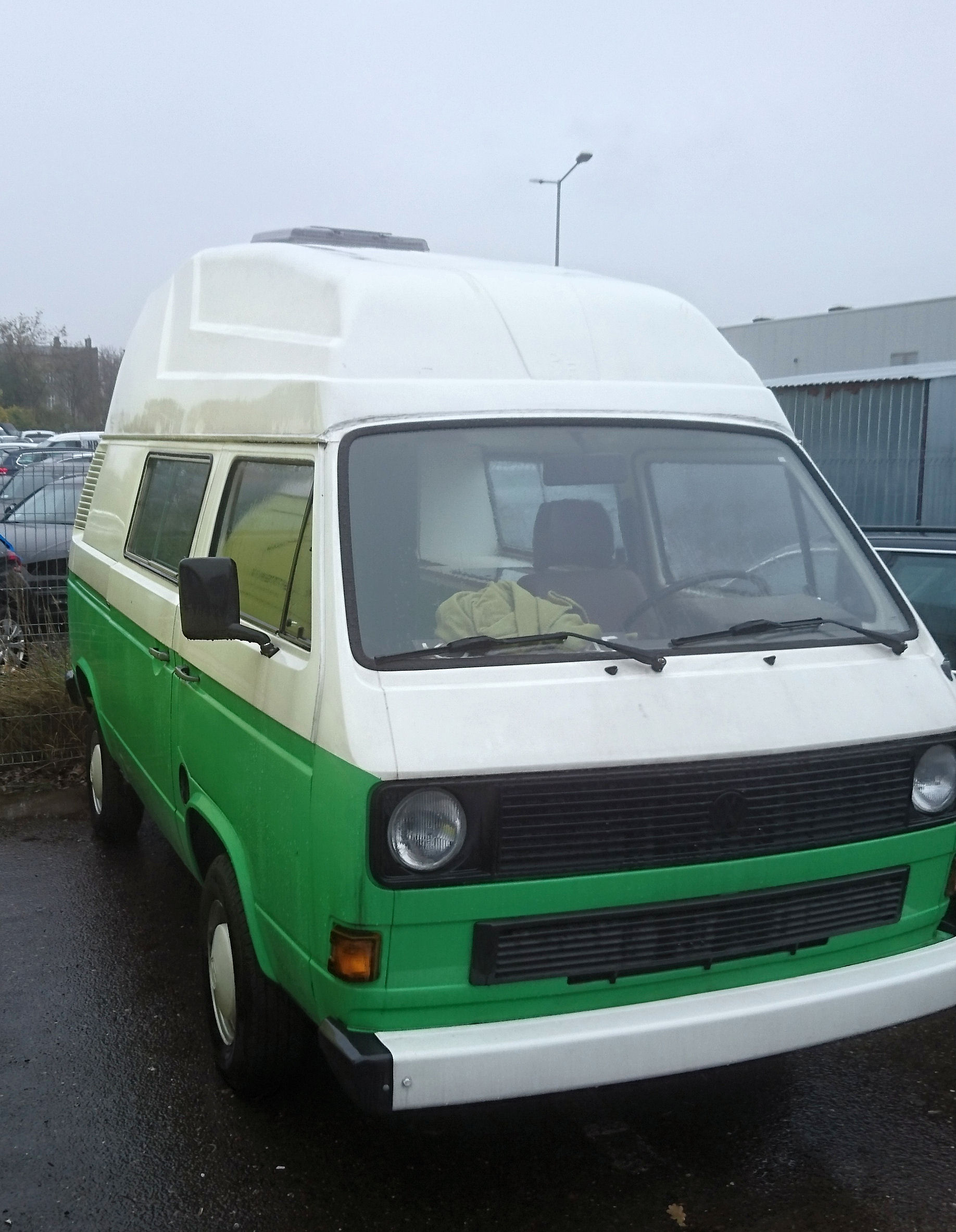 Read more about the article Instalacja dachu na aucie VW T3